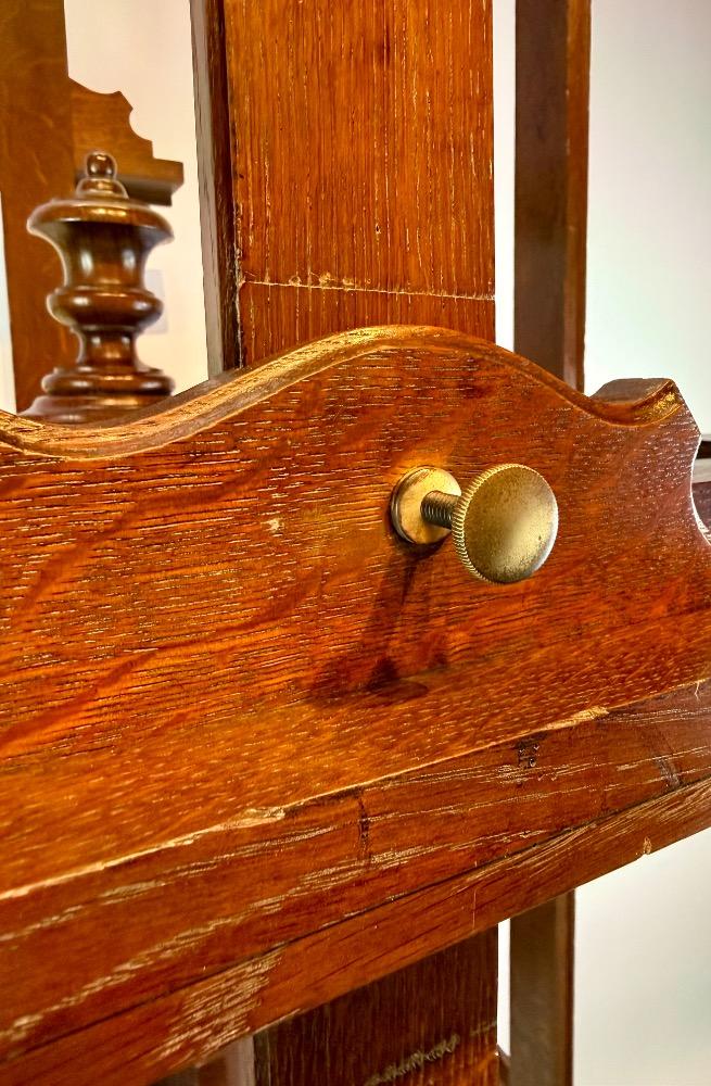A 19thC. oak four-sided revolving presentation easel.