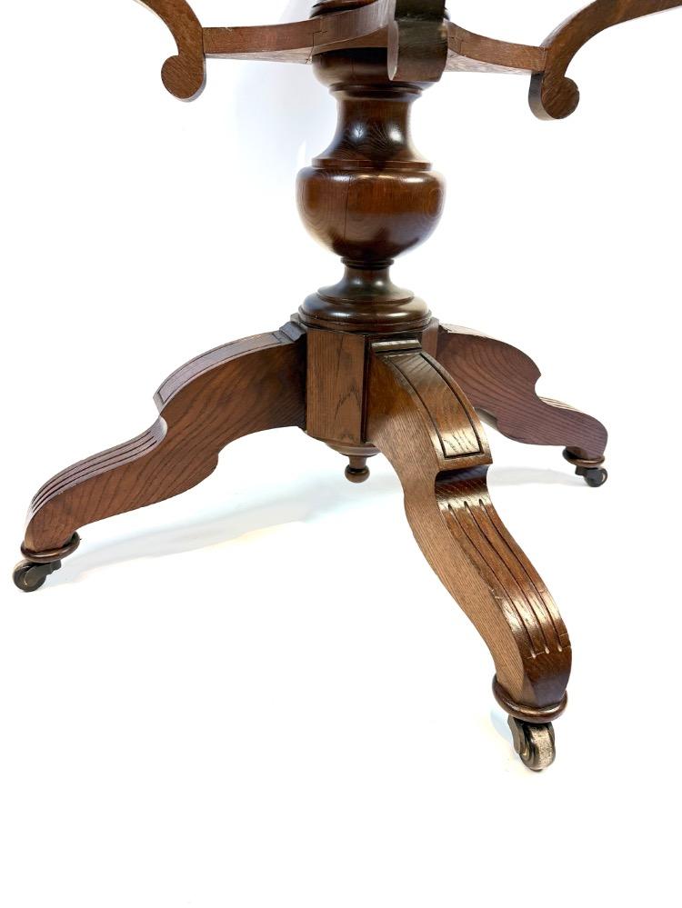 A 19thC. oak four-sided revolving presentation easel.