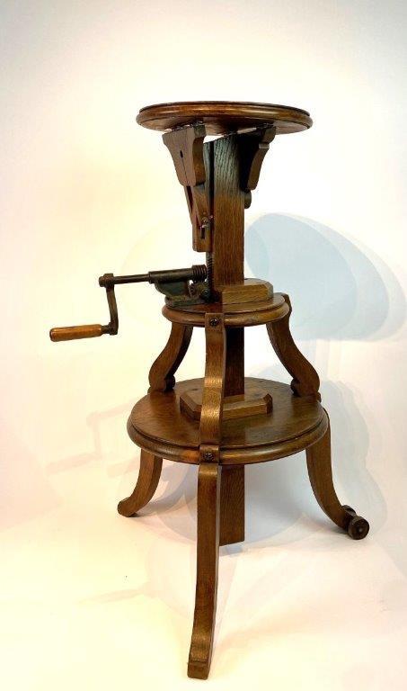 A mechanical pedestal. 