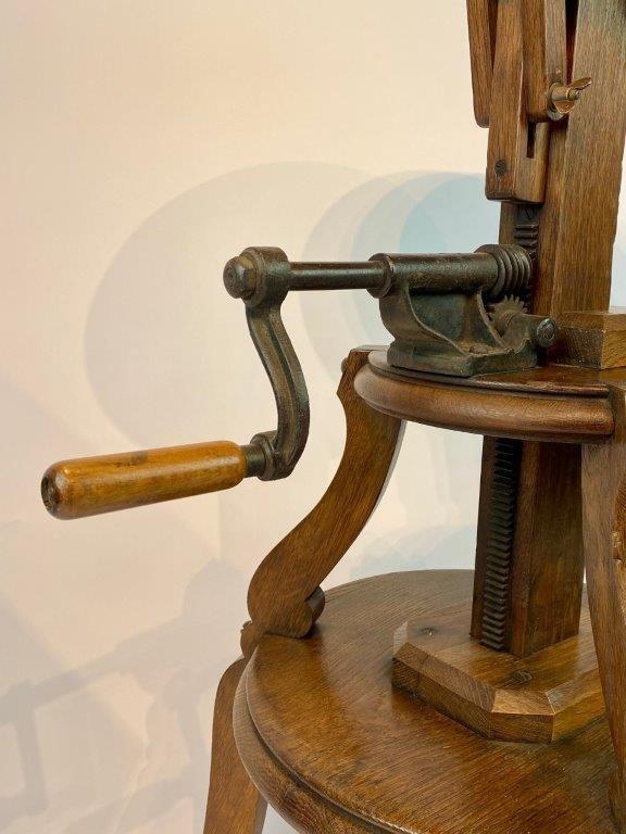 A mechanical pedestal. 
