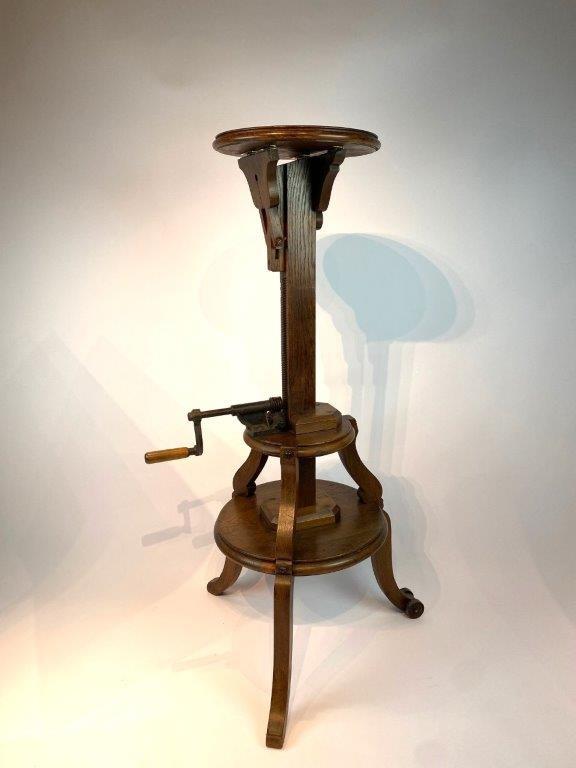 A mechanical pedestal. 