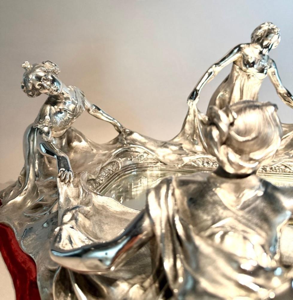 A spectacular Art Nouveau centrepiece