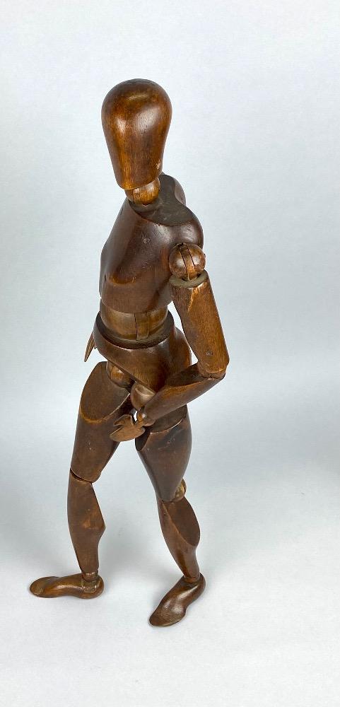 Articulated Studio Mannequin In Walnut, Early 20th Century. Signed .h66cm.