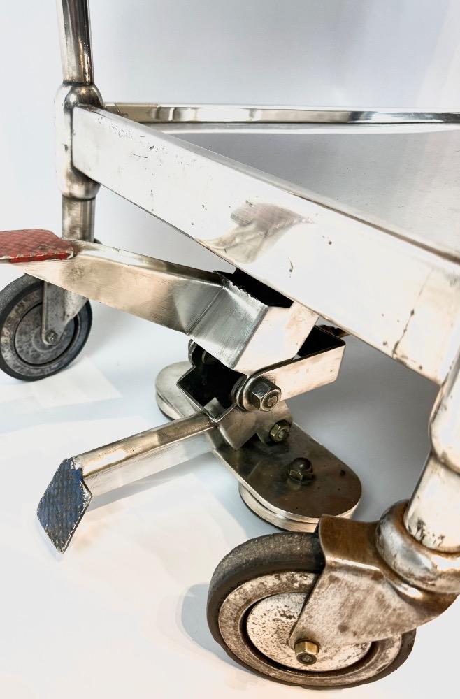 Dessert trolley / dessert chariot