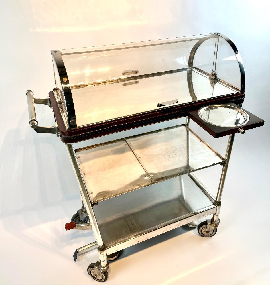 Dessert trolley / dessert chariot