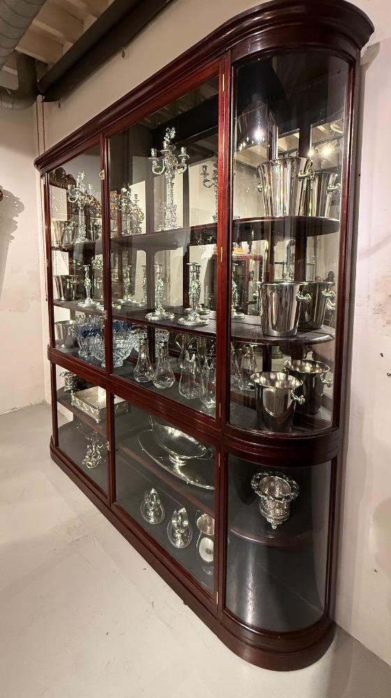 Large display cabinet / vitrine