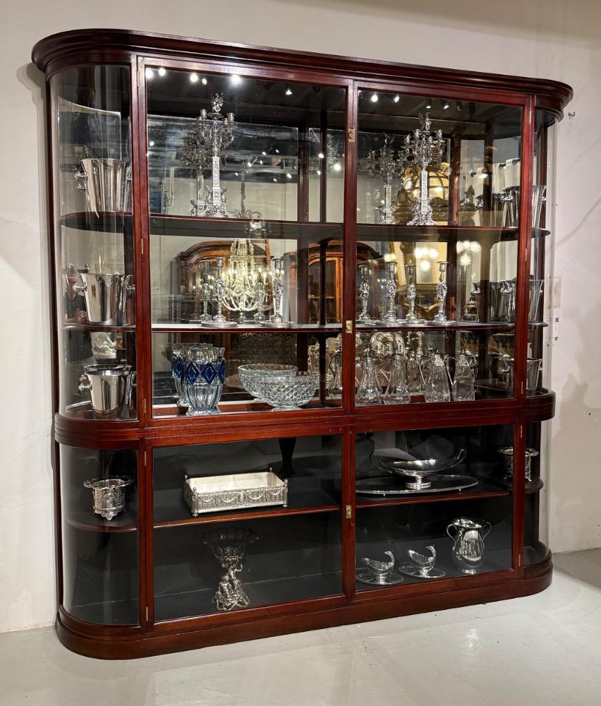 Large display cabinet / vitrine