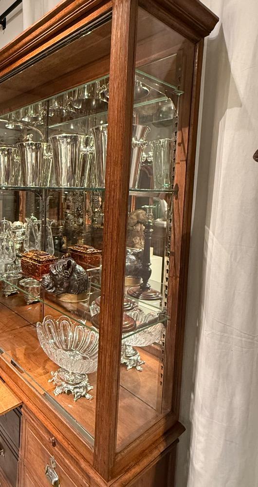 Oak shop vitrine/ display cabinet