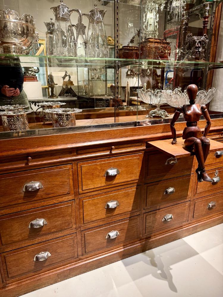 Oak shop vitrine/ display cabinet