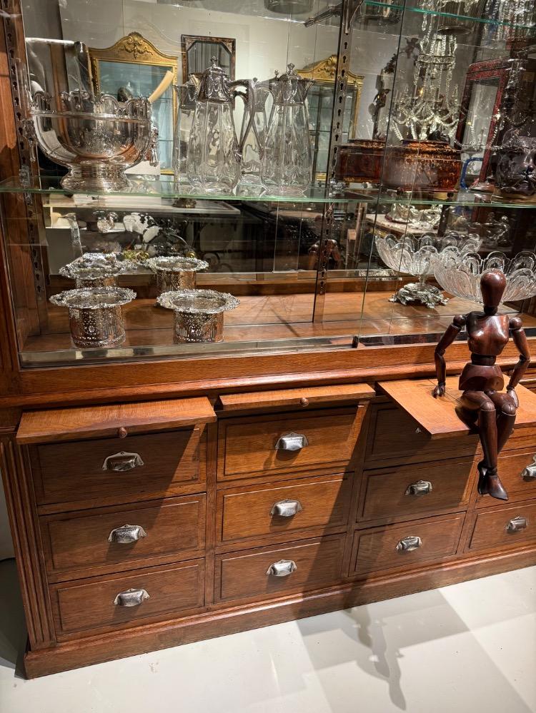 Oak shop vitrine/ display cabinet